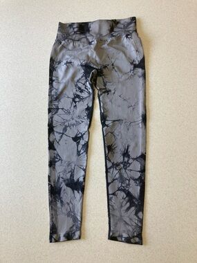 NWOT Mid-Rise Gray Black Tie-Dye Leggings Women Size XL**